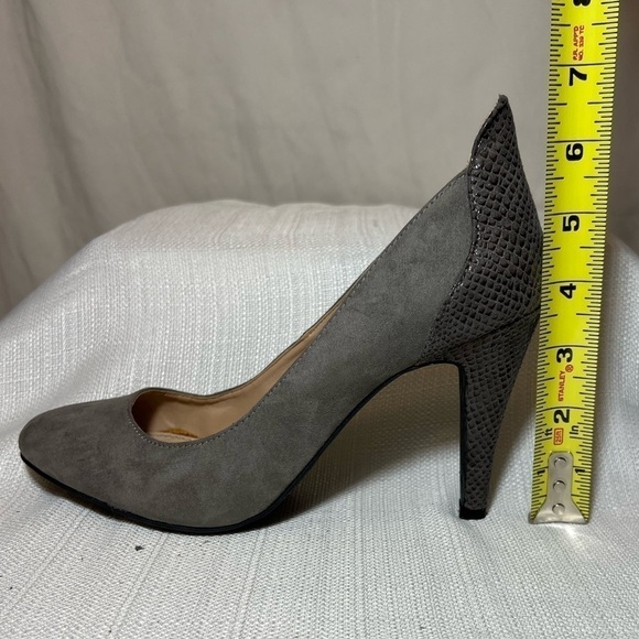 Versona Gray/Snakeskin Heels - Stiletto - Size 8 - Picture 2 of 6